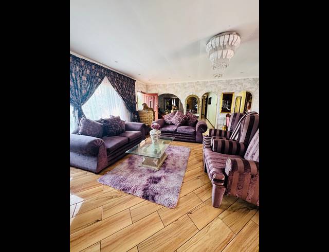 4 BEDROOM FREEHOLD FOR SALE IN BELLAIR